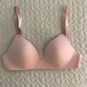 32C Like New Victoria's Secret Bra